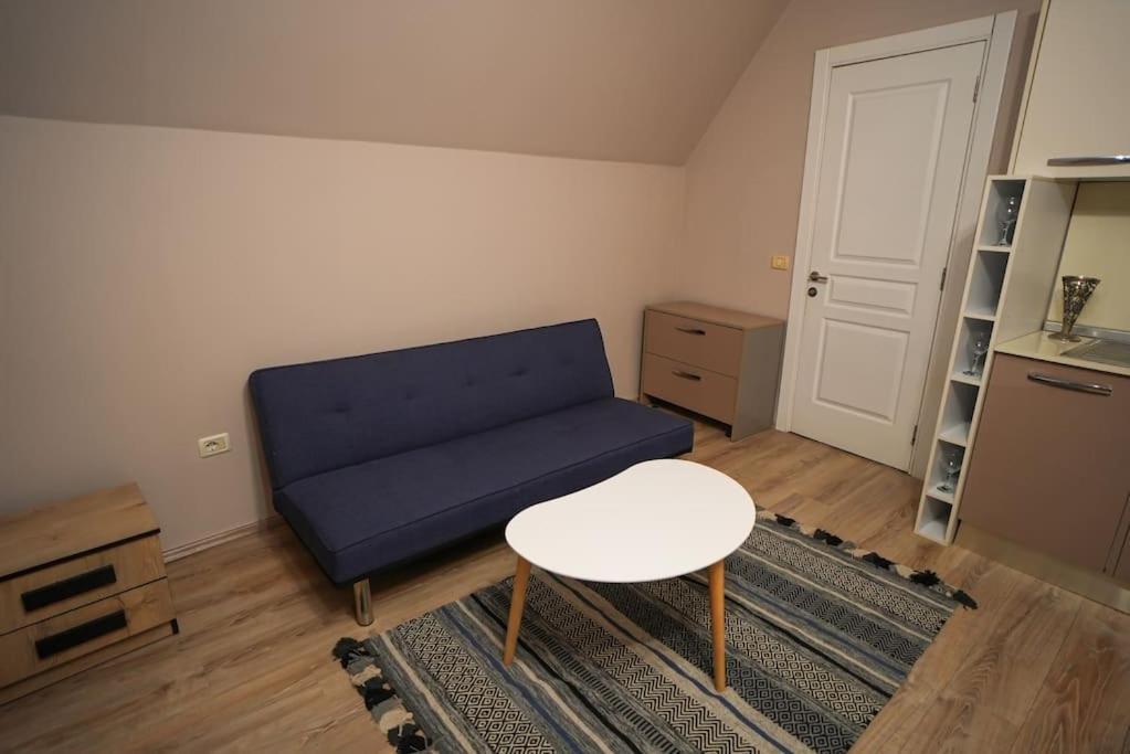 Grandpa House - Studio App.2 Tiranë Luaran gambar