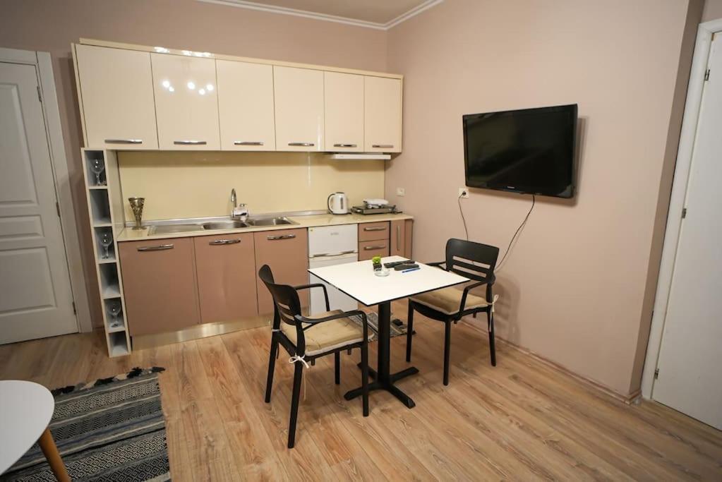 Grandpa House - Studio App.2 Tiranë Luaran gambar