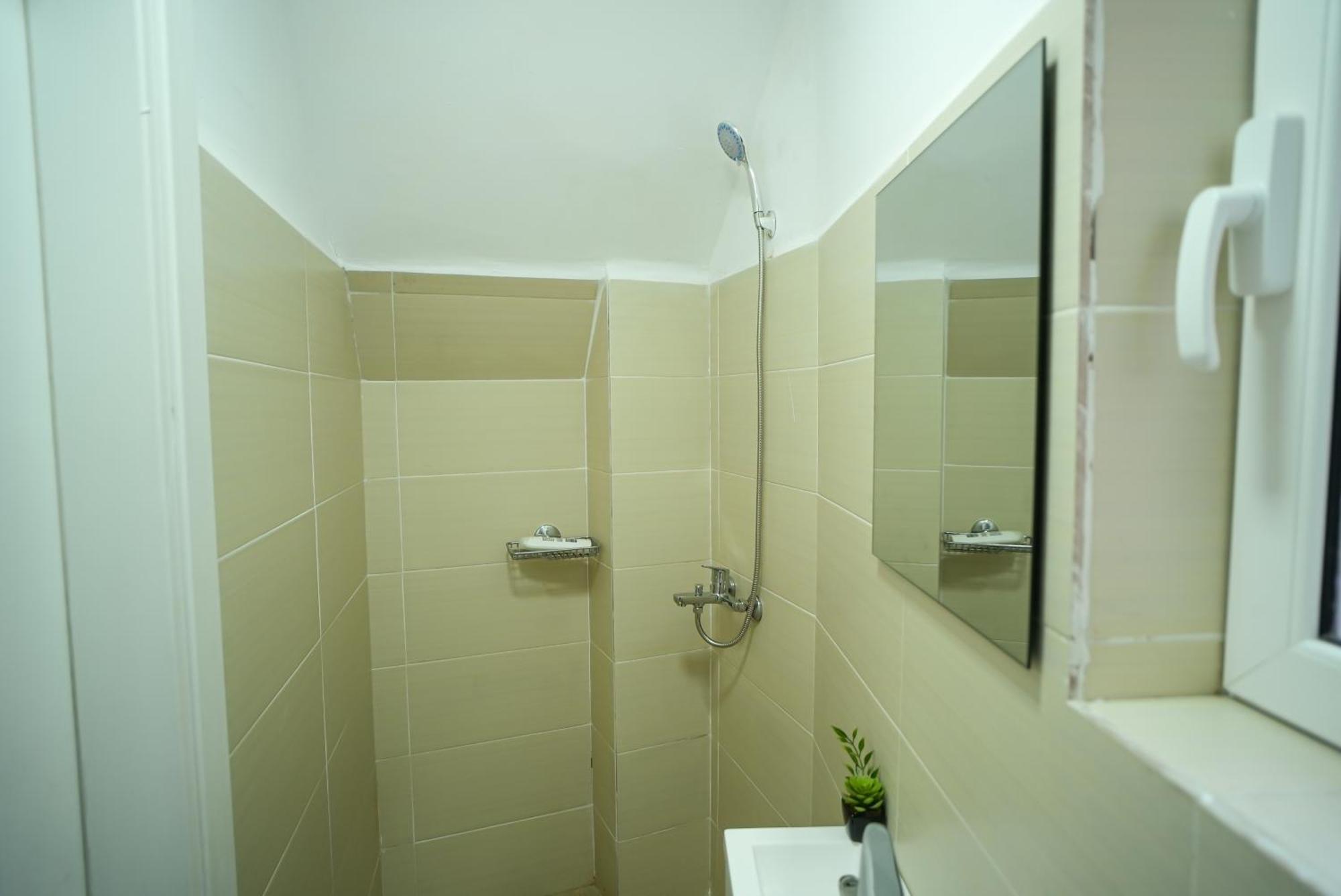 Grandpa House - Studio App.2 Tiranë Luaran gambar