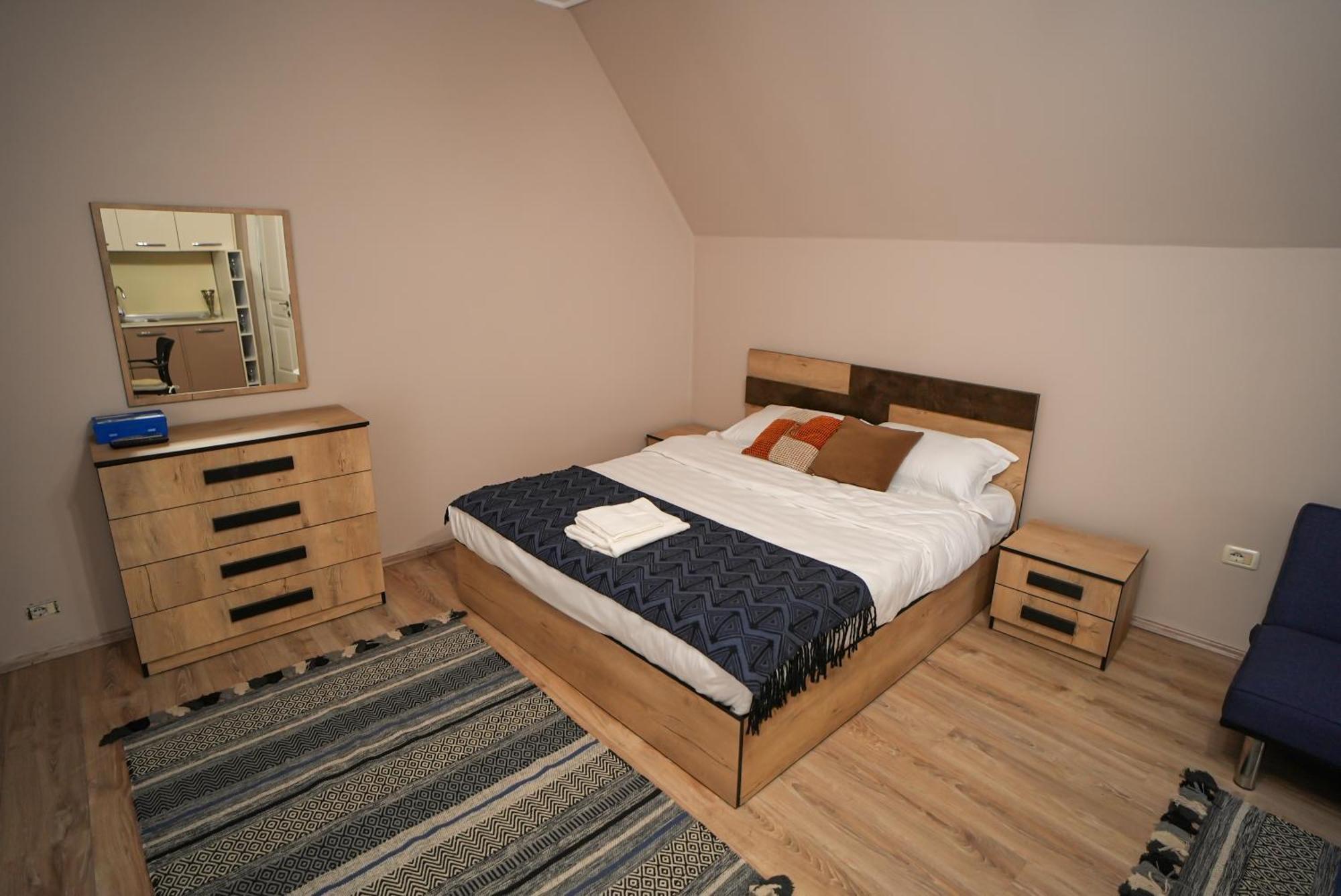 Grandpa House - Studio App.2 Tiranë Luaran gambar